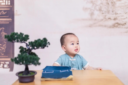 吴忠怀孕肚子中间凹两边凸